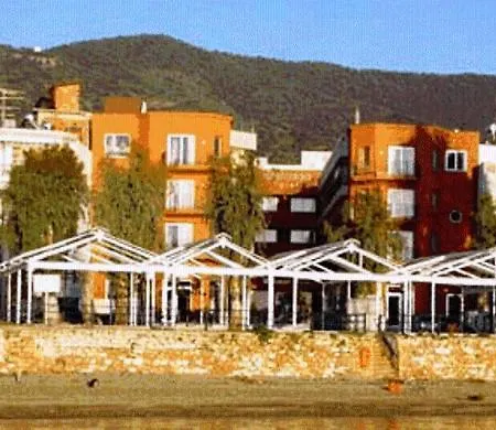 Thalassa לאוטרה אדיפסאו