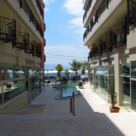 Thalassa לאוטרה אדיפסאו