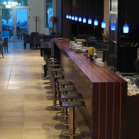 Thalassa מלון לאוטרה אדיפסאו