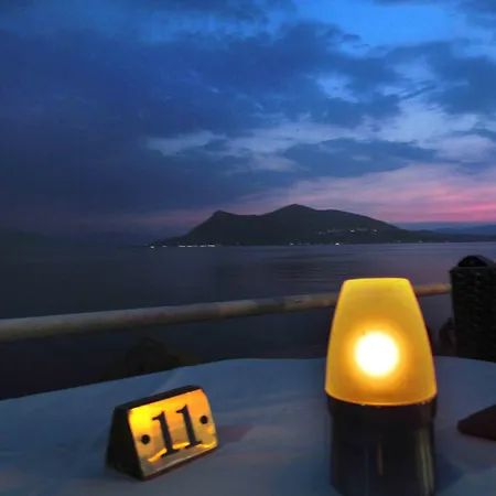 מלון Thalassa 3*